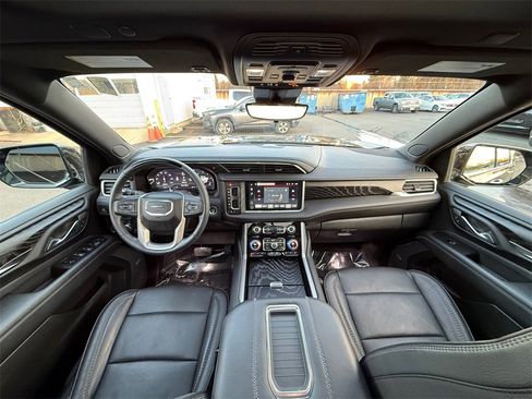 Used 2023 GMC Yukon XL Denali image 24