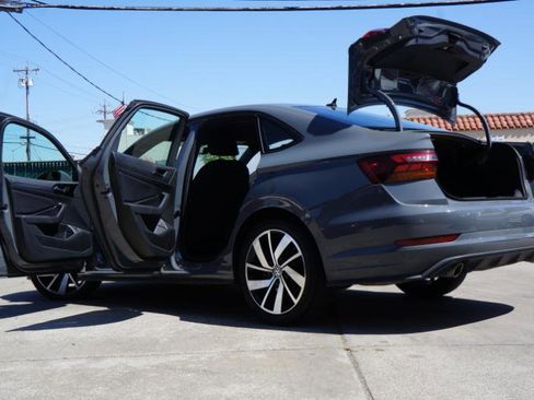 Used 2019 Volkswagen Jetta GLI image 40