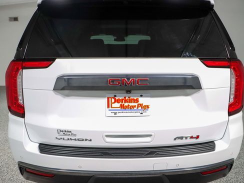 Used 2023 GMC Yukon XL AT4 image 8