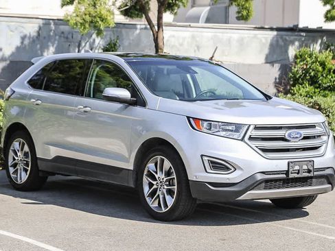 Used 2018 Ford Edge Titanium w/ Equipment Group 302A FWD image 3