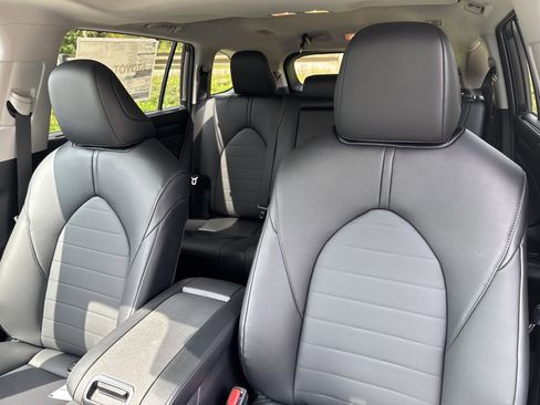 New 2025 Toyota Highlander XLE AWD/4WD image 27