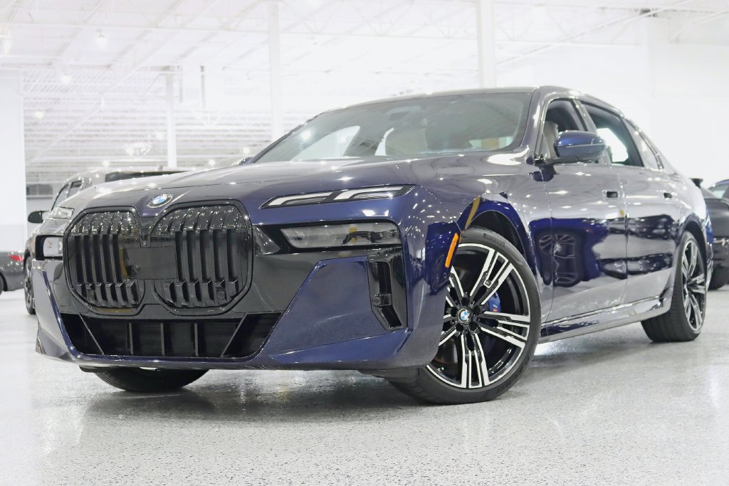 Used 2023 BMW 760i xDrive w/ Luxury Rear Seating Package AWD/4WD image 6
