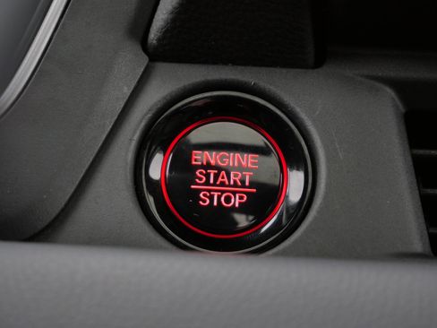 Used 2023 Honda Pilot Touring image 28