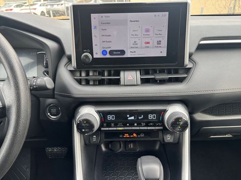 Used 2025 Toyota RAV4 XLE image 17