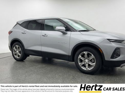 Used 2025 Chevrolet Blazer LT FWD image 1
