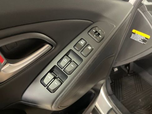 Used 2013 Hyundai Tucson Limited w/ Premium Pkg image 12