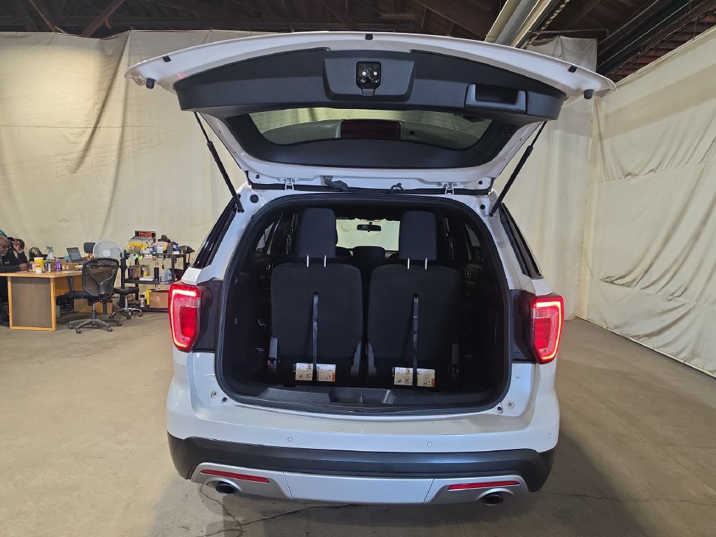 Used 2017 Ford Explorer XLT w/ Class II Trailer Tow Package FWD image 19