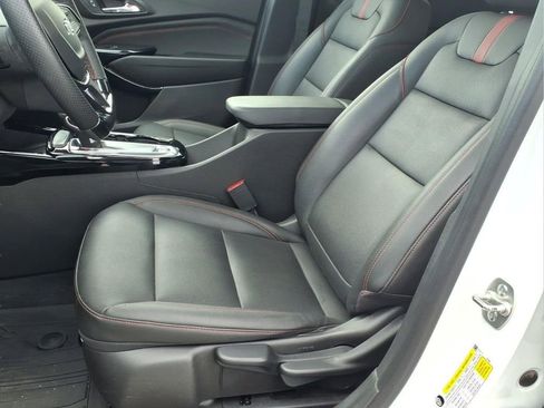 Used 2025 Chevrolet Trax RS w/ Sunroof Package image 14