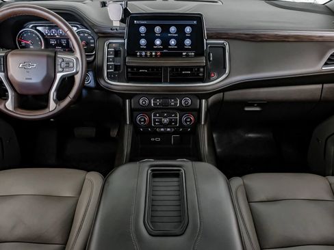 Used 2021 Chevrolet Suburban Z71 w/ Z71 Off-Road Package AWD/4WD image 13