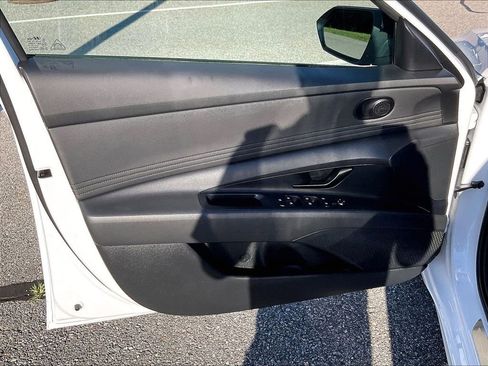 Used 2025 Hyundai Elantra Sport FWD image 9