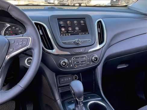 Used 2023 Chevrolet Equinox LT w/ Driver Convenience Package image 18