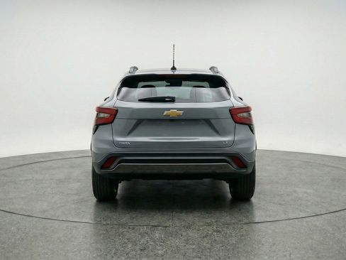 Used 2025 Chevrolet Trax LT image 7