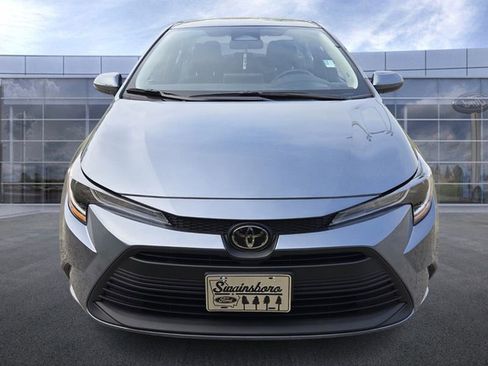 Used 2025 Toyota Corolla LE image 3