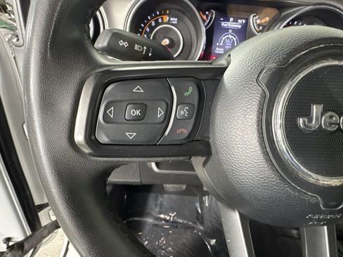 Used 2023 Jeep Gladiator Sport image 13