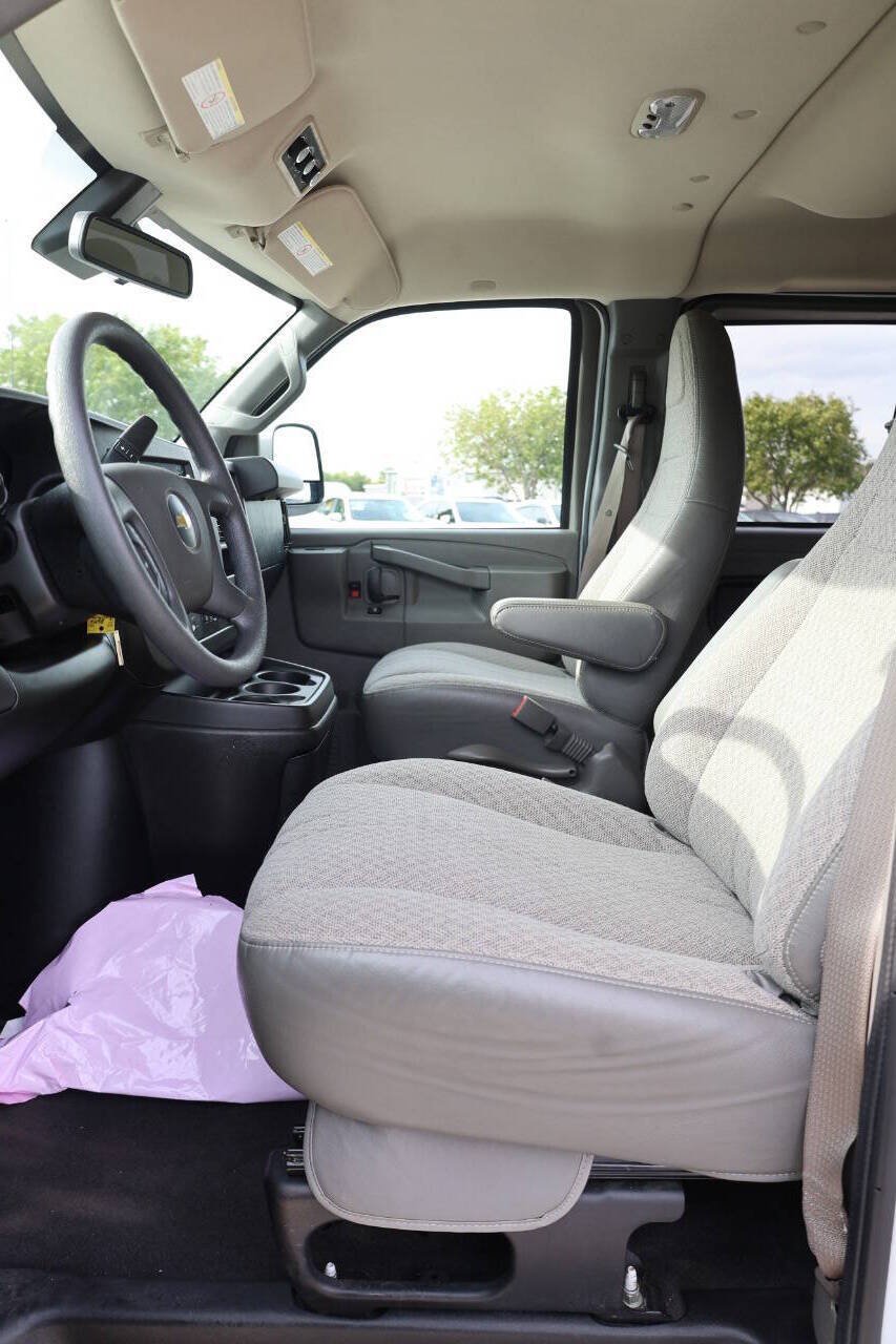 Used 2019 Chevrolet Express 3500 LT w/ LT Preferred Equipment Group RWD image 13