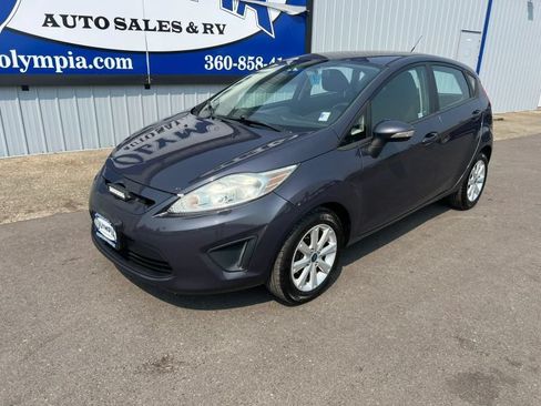 Used 2013 Ford Fiesta SE FWD image 2