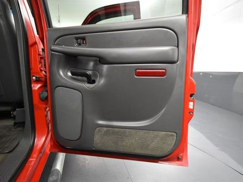 Used 2005 GMC Sierra 2500 SLT w/ Heavy-Duty Power Package image 37