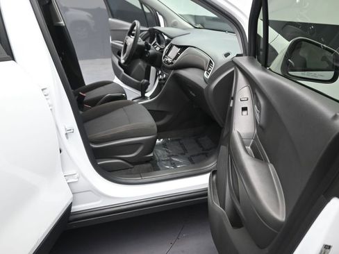 Used 2020 Chevrolet Trax LS FWD image 16