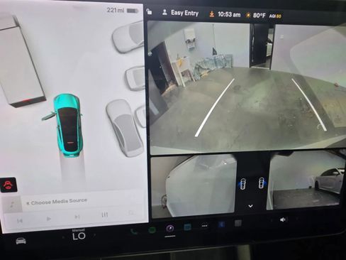 Used 2021 Tesla Model Y Long Range image 19