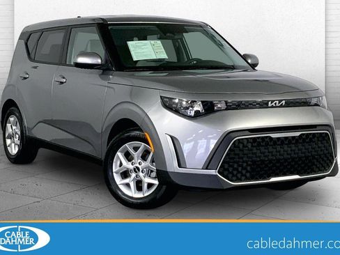 Used 2025 Kia Soul LX image 1
