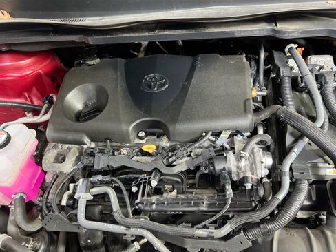 Used 2024 Toyota Sienna XSE FWD image 32