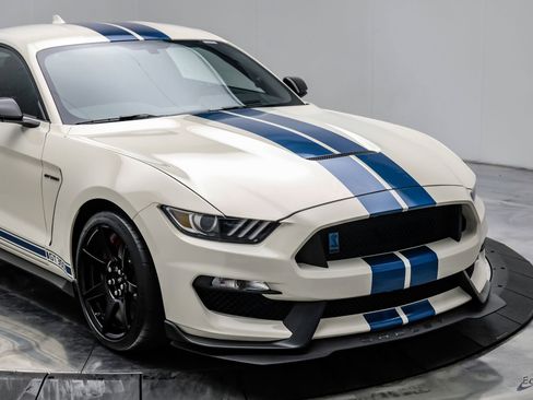 Used 2020 Ford Mustang Shelby GT350R w/ GT350R Equipment Group 920A RWD image 33