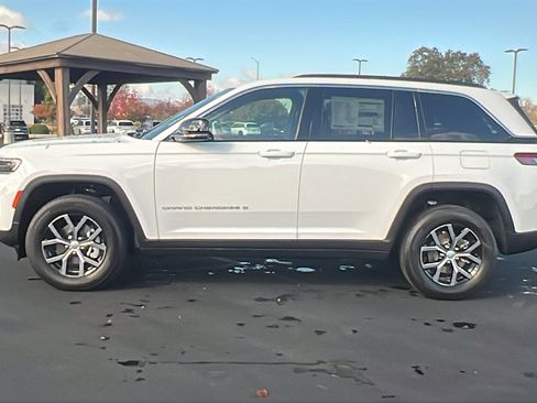 New 2025 Jeep Grand Cherokee Limited image 6