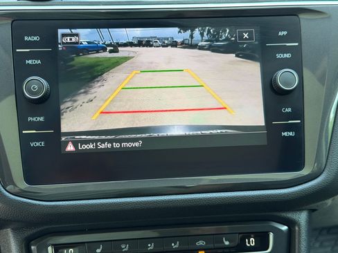 Used 2021 Volkswagen Tiguan SE w/ Panoramic Sunroof Package FWD image 18