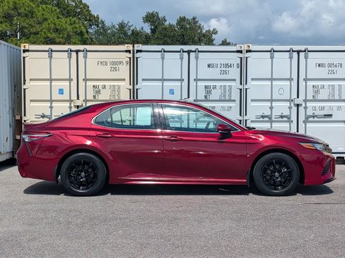Used 2018 Toyota Camry XSE FWD image 3
