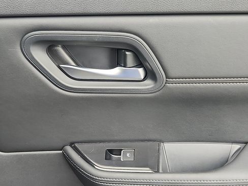 Used 2024 Nissan Rogue SL image 31