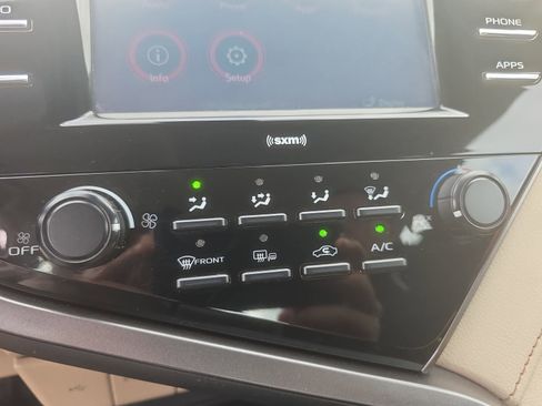 Used 2020 Toyota Camry LE w/ Convenience Package FWD image 23