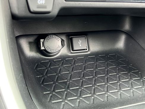 Used 2021 Toyota RAV4 XLE w/ Convenience Package AWD/4WD image 31
