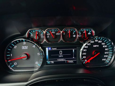 Used 2018 Chevrolet Suburban LT image 42