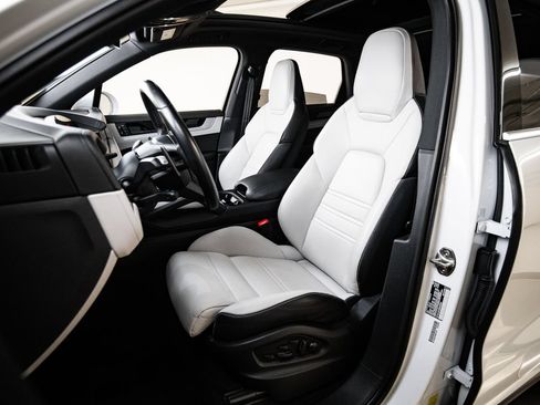 Used 2024 Porsche Cayenne S AWD/4WD image 4