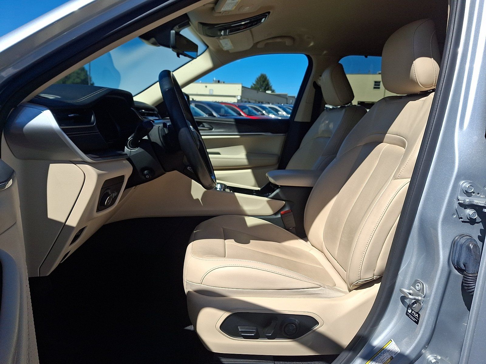 Used 2021 Jeep Grand Cherokee L Limited w/ Luxury Tech Group II AWD/4WD image 15