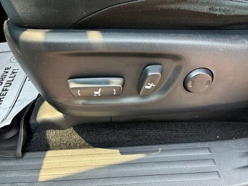 Used 2017 Toyota 4Runner SR5 AWD/4WD image 13