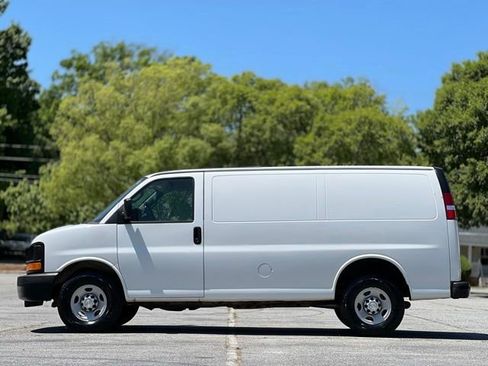 Used 2016 Chevrolet Express 2500 RWD image 8