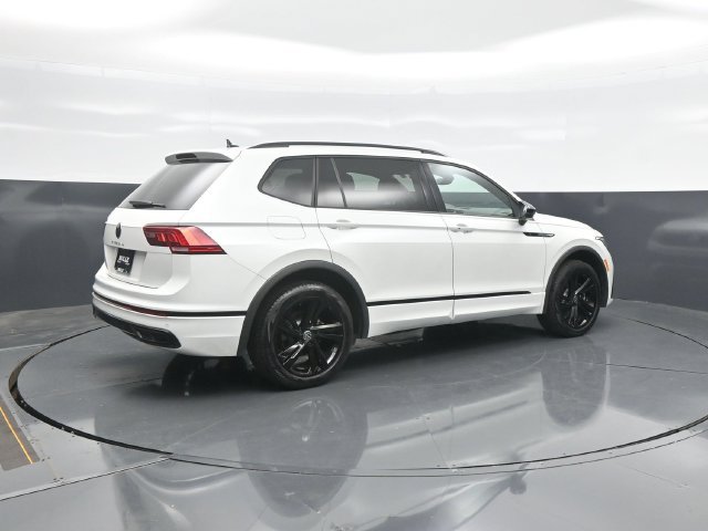 Used 2023 Volkswagen Tiguan SE R-Line FWD image 7