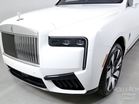 Certified 2025 Rolls-Royce Cullinan AWD/4WD image 40