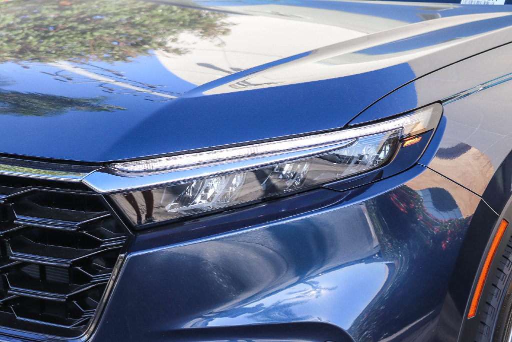 Used 2025 Honda CR-V EX-L image 4