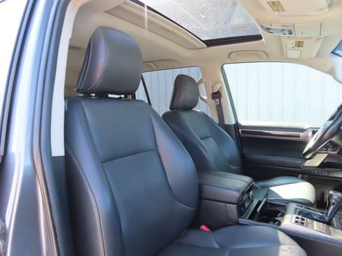 Used 2015 Lexus GX 460 AWD/4WD image 25