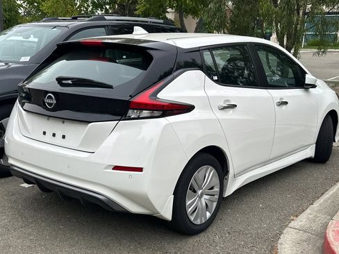 Certified 2025 Nissan Leaf S FWD image 5
