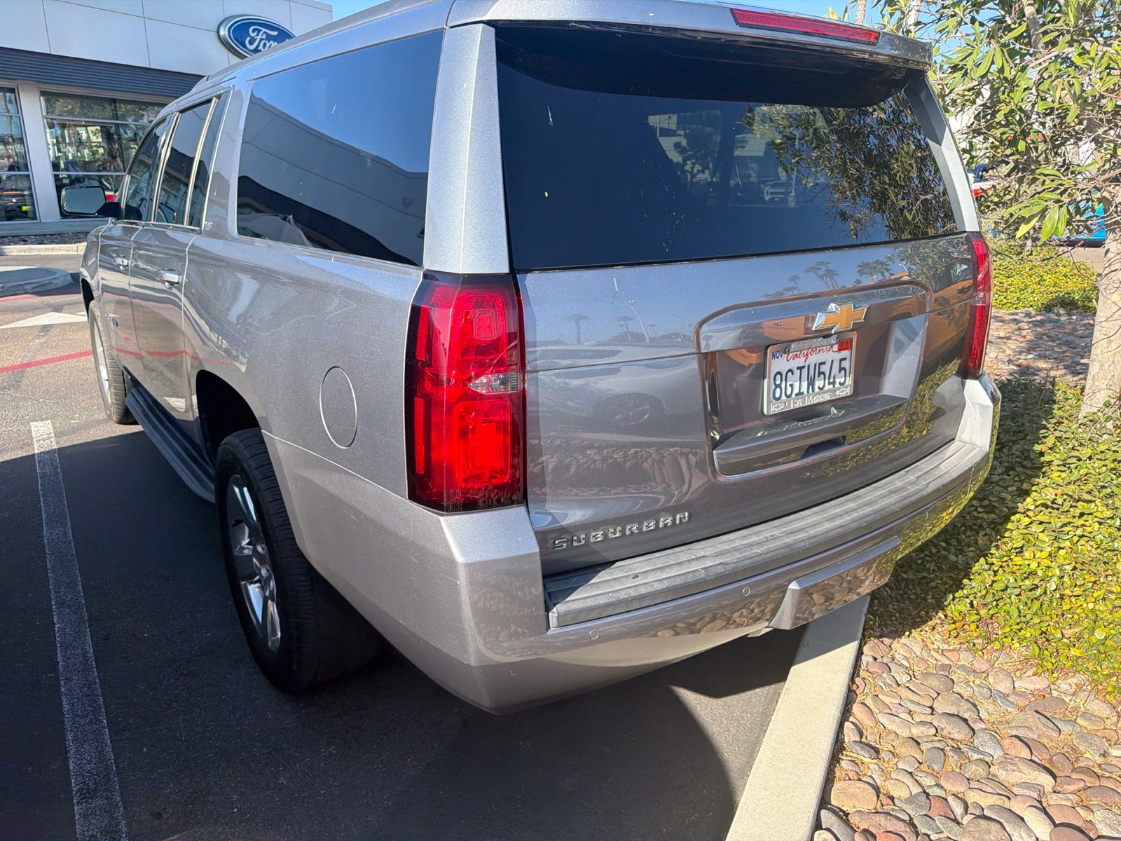 Used 2019 Chevrolet Suburban LT RWD image 4