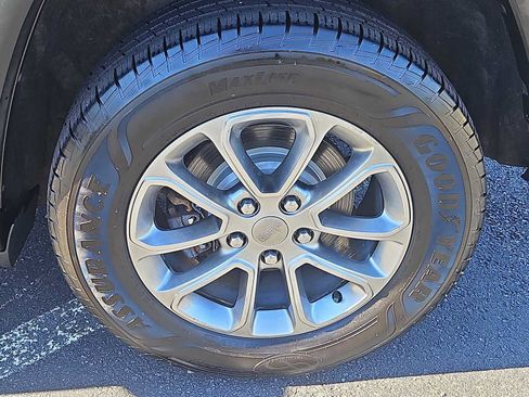 Used 2015 Jeep Grand Cherokee Limited w/ Luxury Group II image 8