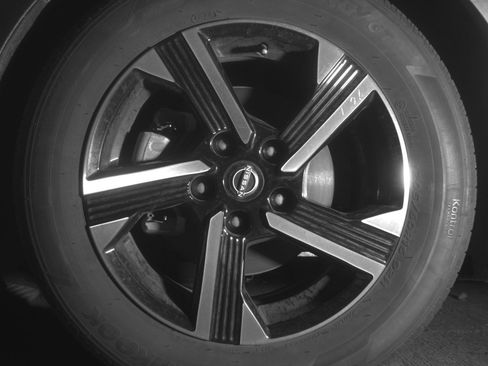 Used 2025 Nissan Sentra SV FWD image 12