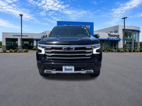 Used 2024 Chevrolet Silverado 1500 High Country w/ Technology Package AWD/4WD image 3