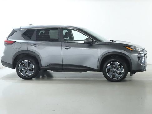 Certified 2025 Nissan Rogue SV FWD image 11