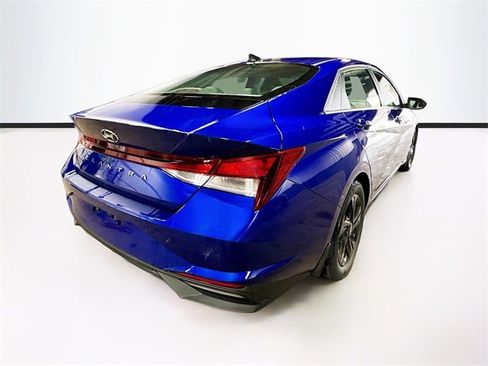Used 2023 Hyundai Elantra SEL image 7