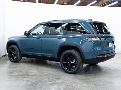 New 2026 Jeep Grand Cherokee Limited w/ Limited Altitude Package AWD/4WD image 4