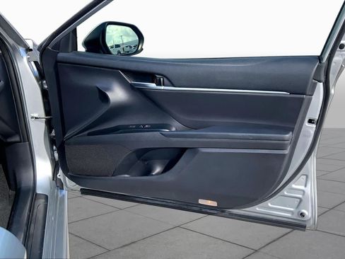 Used 2019 Toyota Camry SE FWD image 21